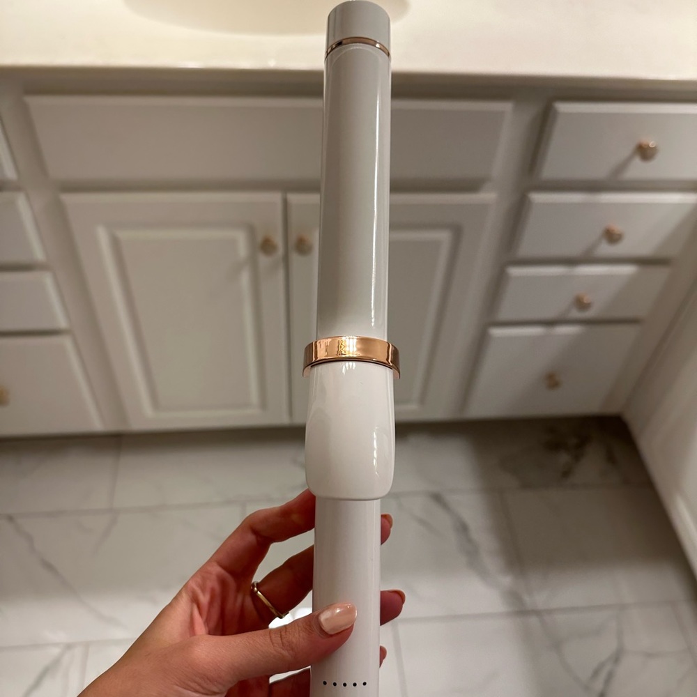T3 Curling Iron SinglePass Curl 1.25”